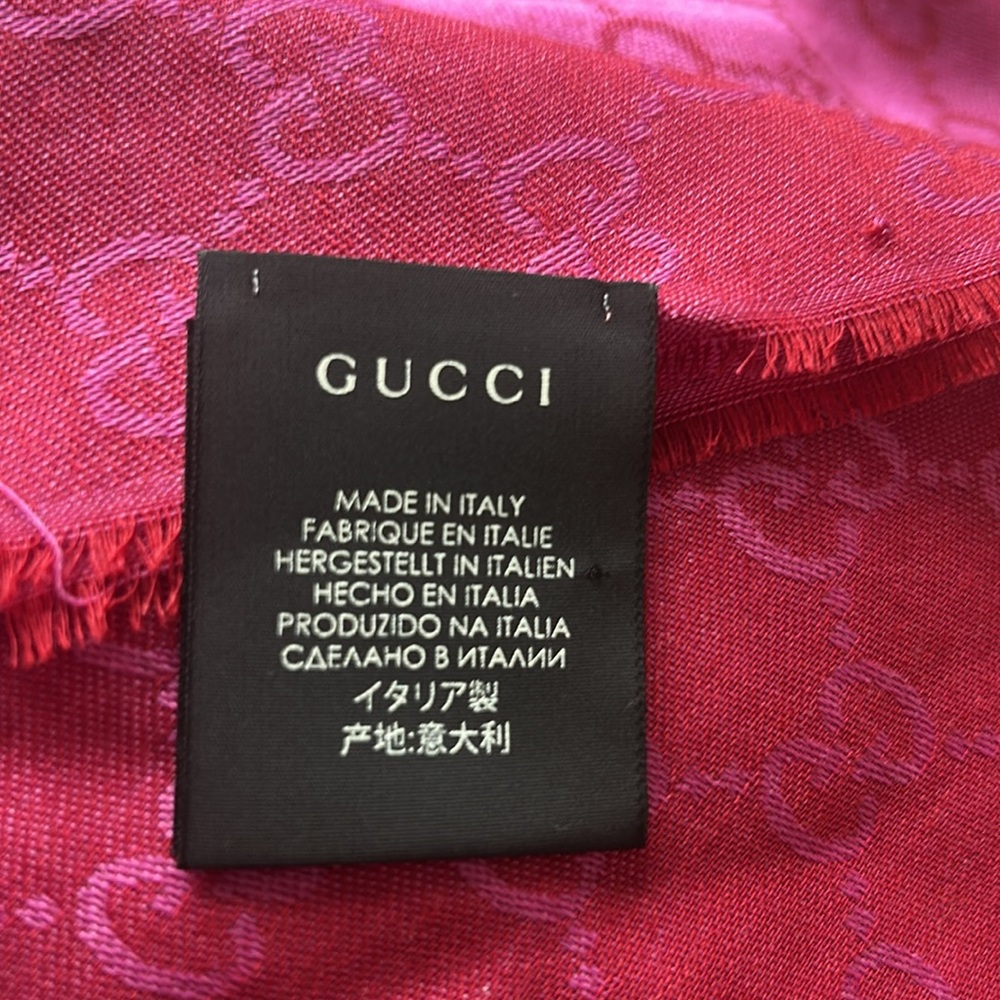 Gucci Pink Silk Wrap with Signature Logo Design - Picture 3 of 4